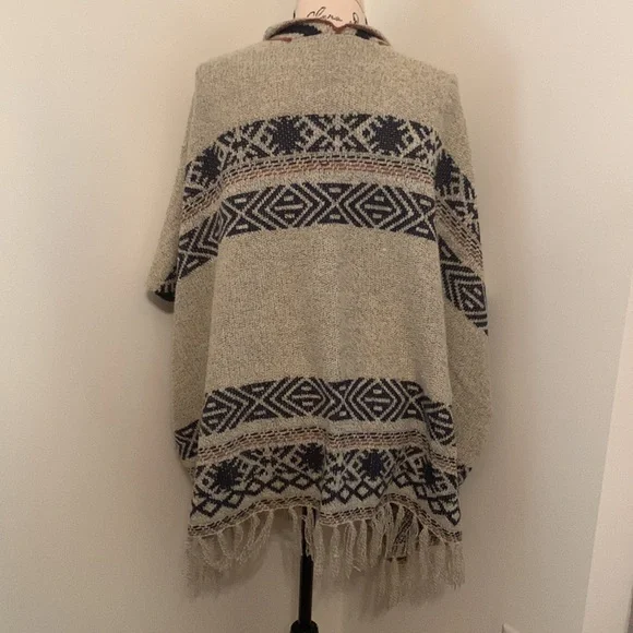 Mystree Sweater Wrap (Tan & Blue) - Picture 5 of 9